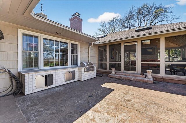3100 W 71st Street, Prairie Village, KS 66208