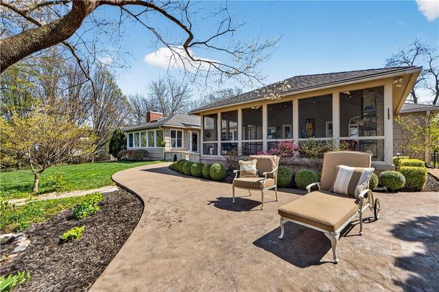 3100 W 71st Street, Prairie Village, KS 66208