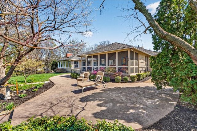 3100 W 71st Street, Prairie Village, KS 66208