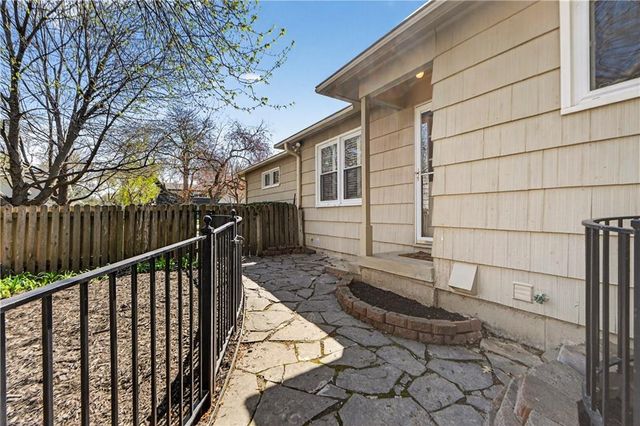 3100 W 71st Street, Prairie Village, KS 66208