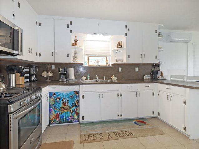 6004 Avenue T, Galveston, TX 77551