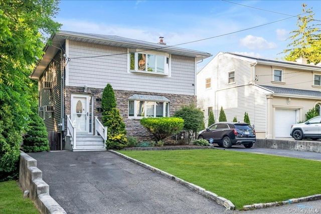 49 Neulist Avenue 2nd Fl, Port Washington, NY 11050