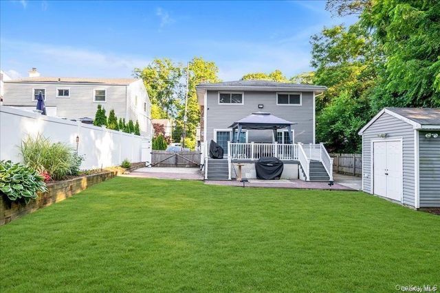 49 Neulist Avenue 2nd Fl, Port Washington, NY 11050