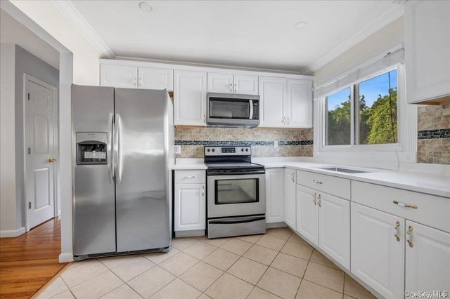 49 Neulist Avenue 2nd Fl, Port Washington, NY 11050