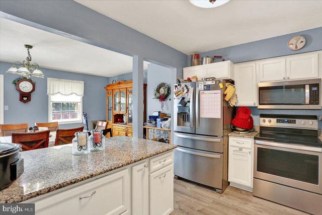 118 VILLAGE DR, Boyertown, PA 19512