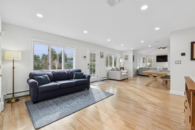 4 Chestnut Lane, East Quogue, NY 11942