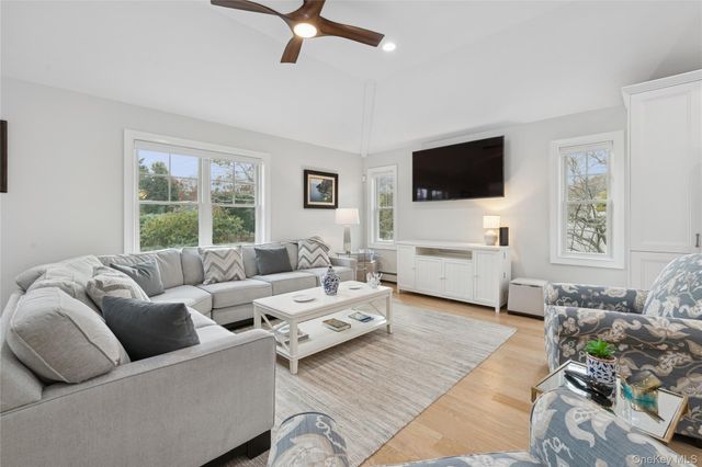 4 Chestnut Lane, East Quogue, NY 11942