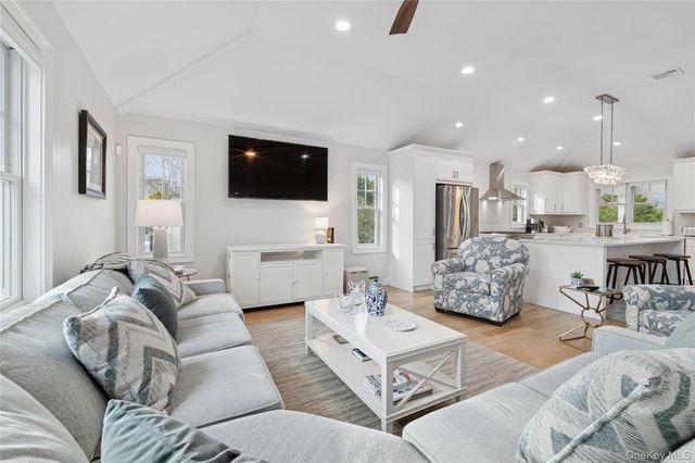 4 Chestnut Lane, East Quogue, NY 11942