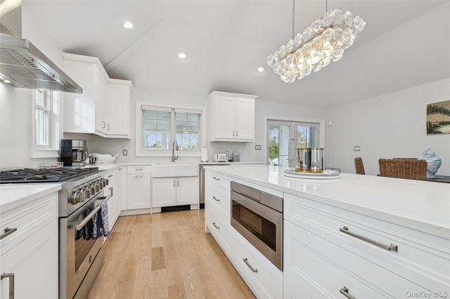 4 Chestnut Lane, East Quogue, NY 11942