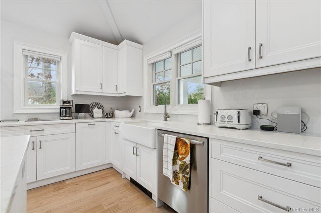 4 Chestnut Lane, East Quogue, NY 11942