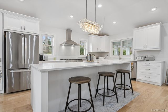 4 Chestnut Lane, East Quogue, NY 11942