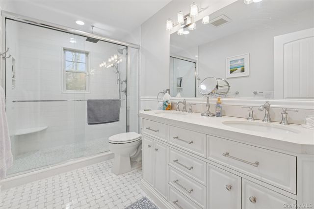 4 Chestnut Lane, East Quogue, NY 11942