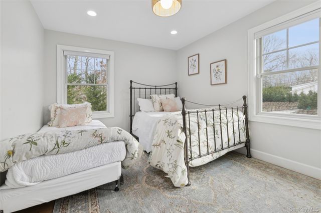 4 Chestnut Lane, East Quogue, NY 11942