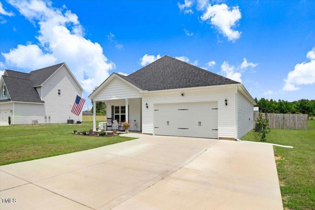 607 Laurel Lake Road, Salemburg, NC 28385