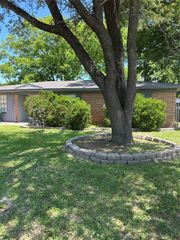 602 W Karnes, Robinson, TX 76706