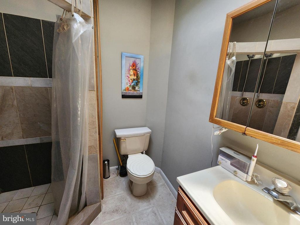 Image 16 of property listing at 4236 PARK HEIGHTS AVE, Baltimore, MD 21215