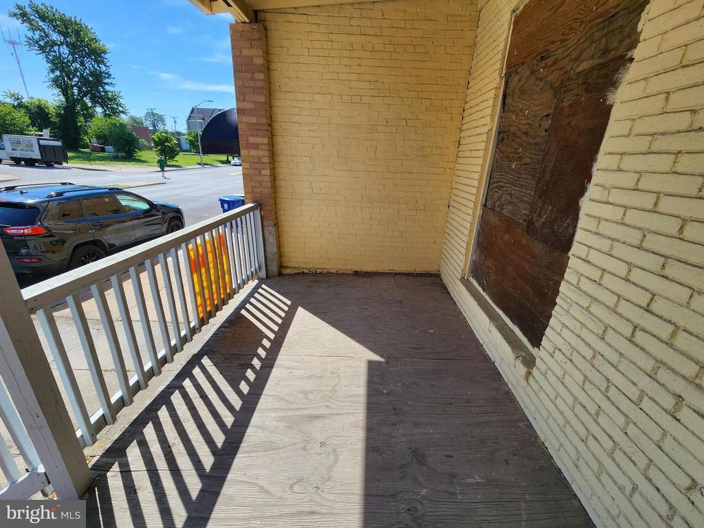 Image 4 of property listing at 4236 PARK HEIGHTS AVE, Baltimore, MD 21215