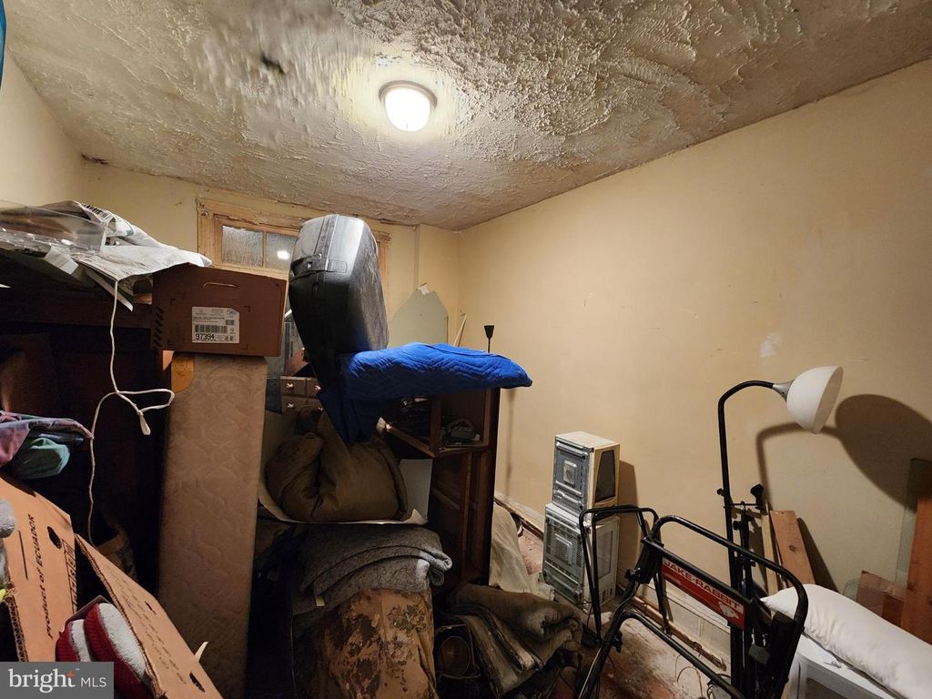 Image 7 of property listing at 4236 PARK HEIGHTS AVE, Baltimore, MD 21215