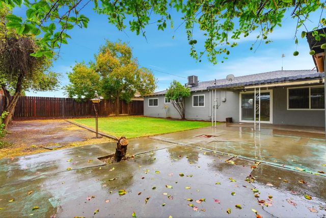 244 E Earl Way, Hanford, CA 93230