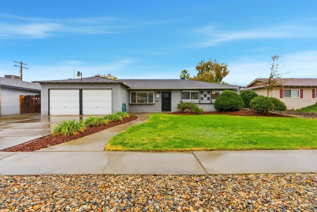 244 E Earl Way, Hanford, CA 93230