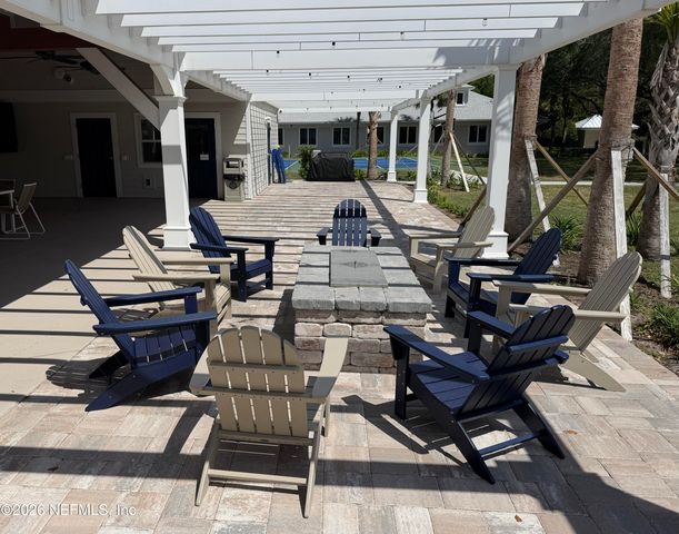 1326 CHARTER Court E, Jacksonville, FL 32225