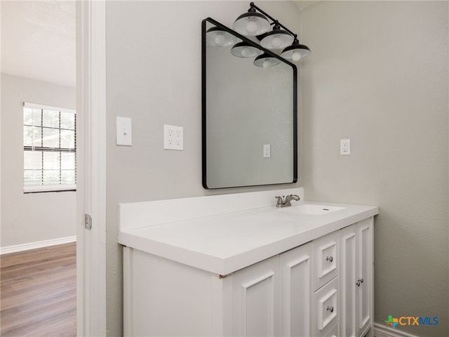 207 W 14th Avenue, Belton, TX 76513