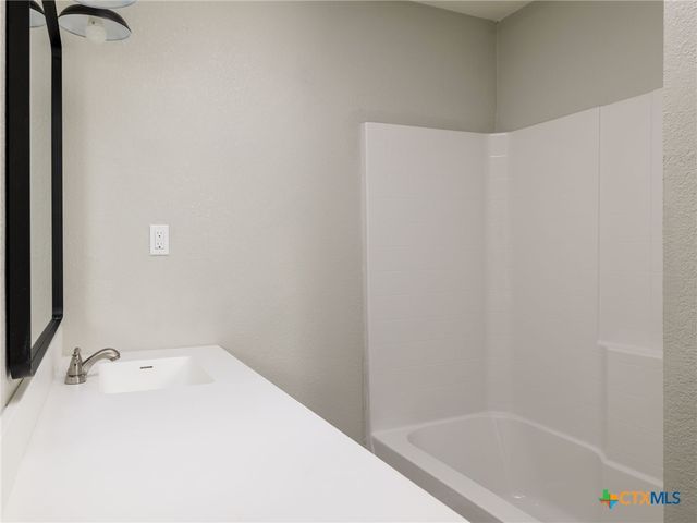 207 W 14th Avenue, Belton, TX 76513