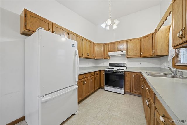 5637 Jeffrey Drive, Lockport Town, NY 14094