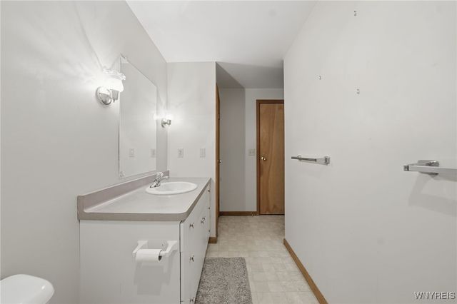 5637 Jeffrey Drive, Lockport Town, NY 14094