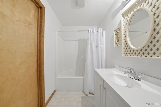 5637 Jeffrey Drive, Lockport Town, NY 14094