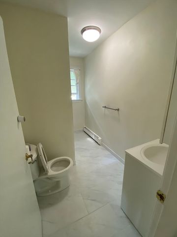 15 Pennsylvania Ave 1, Newton, MA 02464