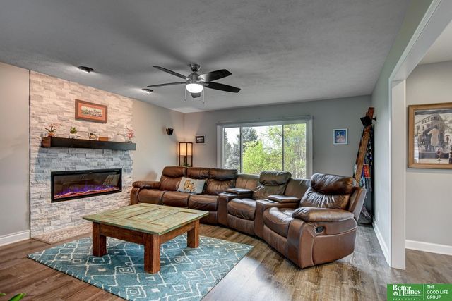 2009 Liberty Lane, Papillion, NE 68133