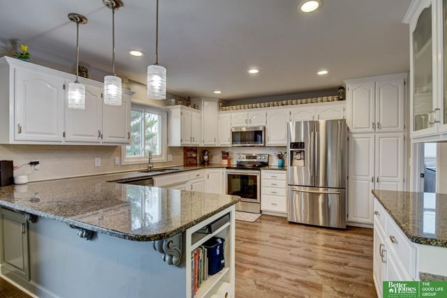 2009 Liberty Lane, Papillion, NE 68133