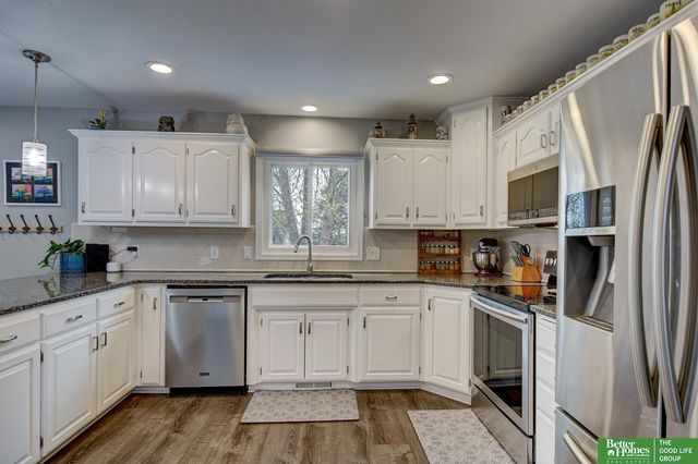 2009 Liberty Lane, Papillion, NE 68133