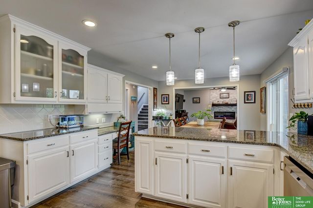 2009 Liberty Lane, Papillion, NE 68133