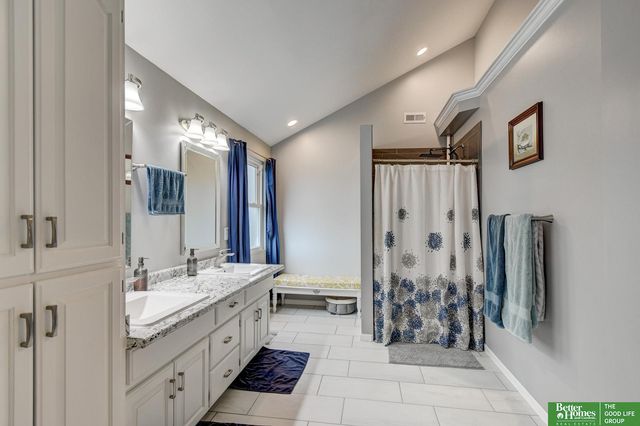 2009 Liberty Lane, Papillion, NE 68133