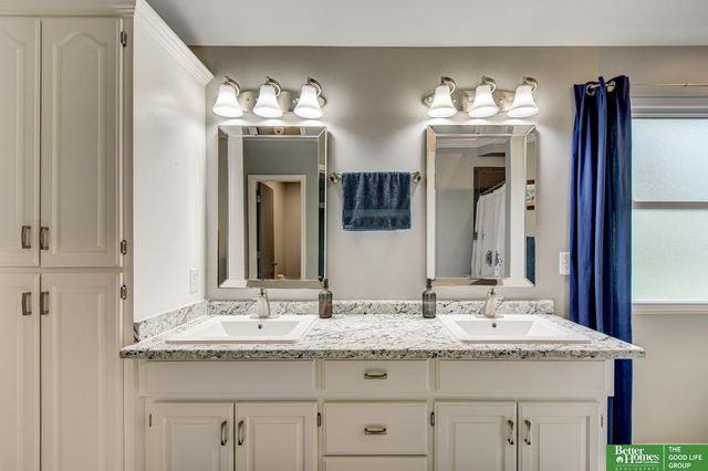 2009 Liberty Lane, Papillion, NE 68133