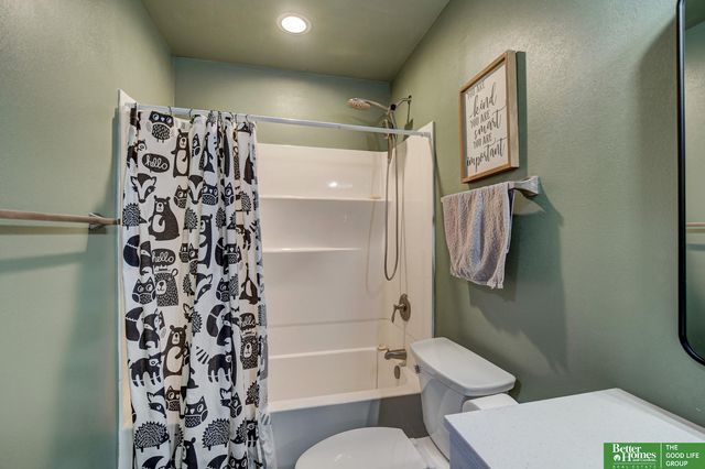 2009 Liberty Lane, Papillion, NE 68133