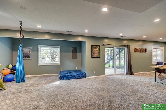 2009 Liberty Lane, Papillion, NE 68133