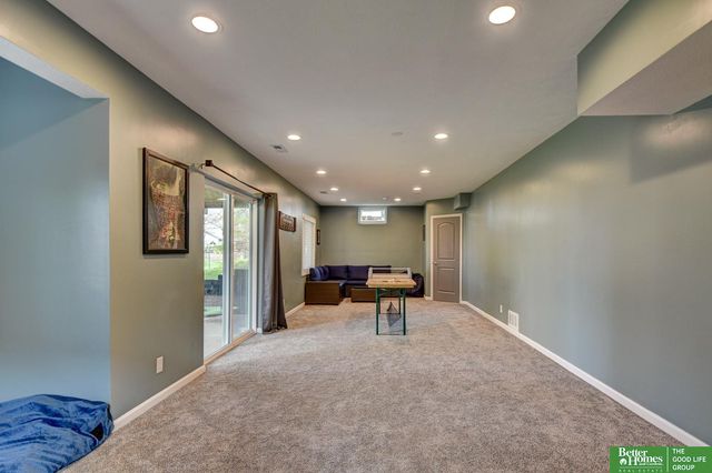 2009 Liberty Lane, Papillion, NE 68133