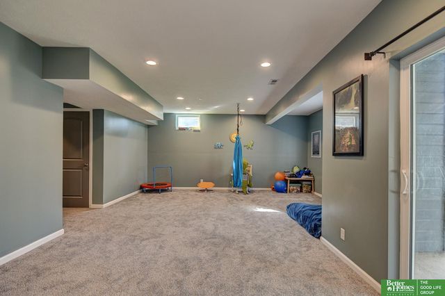 2009 Liberty Lane, Papillion, NE 68133