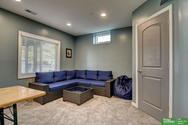 2009 Liberty Lane, Papillion, NE 68133