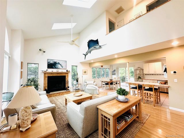 40 Hilltop Road, Southampton, NY 11968