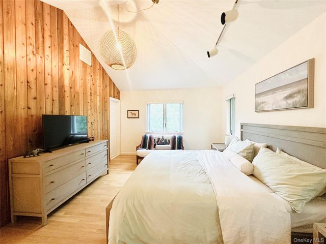 40 Hilltop Road, Southampton, NY 11968