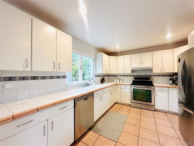 40 Hilltop Road, Southampton, NY 11968
