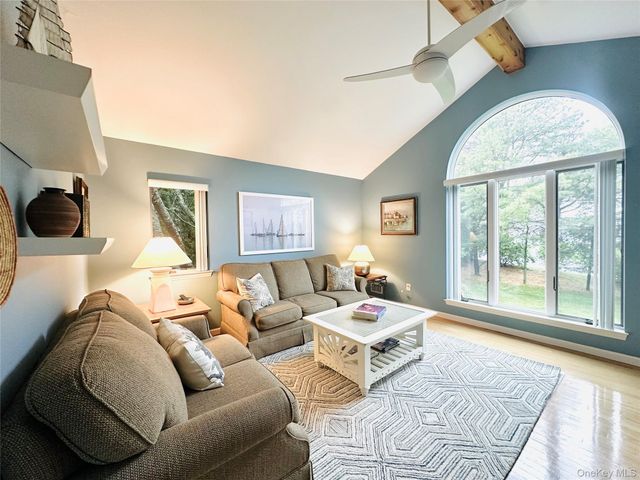 40 Hilltop Road, Southampton, NY 11968