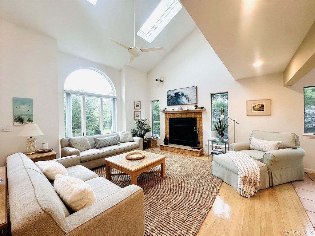 40 Hilltop Road, Southampton, NY 11968