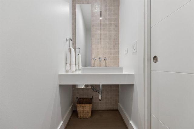 2047 Westcreek Lane 708, Houston, TX 77027