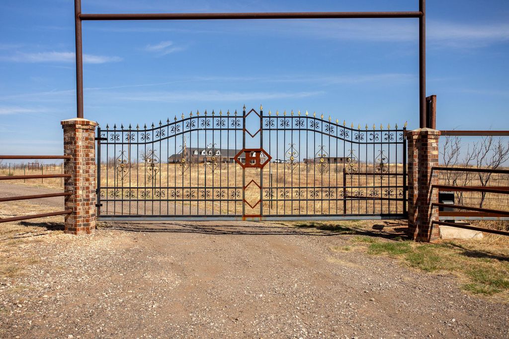 1800 S PARK Circle, Amarillo, TX 79108