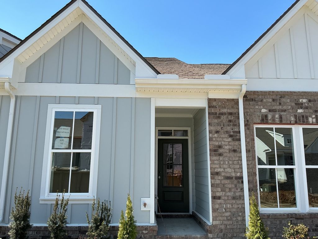 409 W Stonehaus Crossing, Antioch, TN 37013